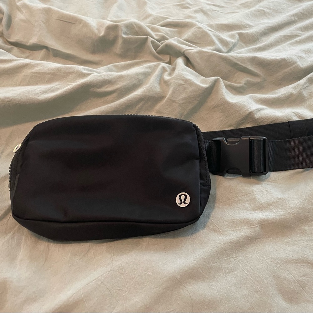 Lululemon Everywhere Belt Bag